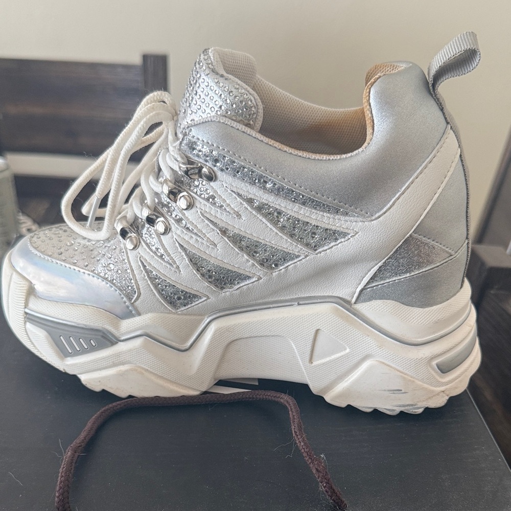 Stylish Silver Women's Sneakers